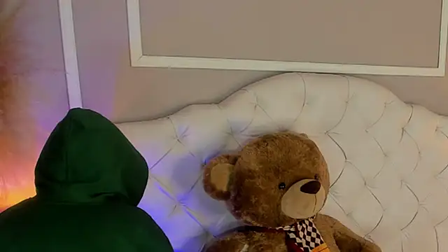 Snapshot of scarlet_hill chatting on December 29, 7:00 pm scarlet hill online show from December 29, 7:00 pm