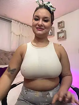 Snapshot of valeria_gomezx chatting on March 7, 3:28 pm valeria gomezx online show from March 7, 3:28 pm