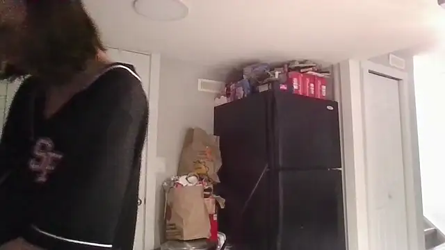 Snapshot of TheSexiest2025 chatting on February 12, 6:09 pm TheSexiest2025 online show from February 12, 6:09 pm