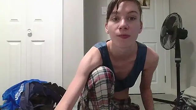 Snapshot of TheSexiest2025 chatting on February 17, 3:47 am TheSexiest2025 online show from February 17, 3:47 am