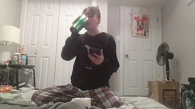 Snapshot of TheSexiest2025 chatting on February 20, 6:46 pm TheSexiest2025 online show from February 20, 6:46 pm