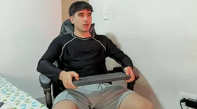 leo030809 online show from December 18, 12:32 am