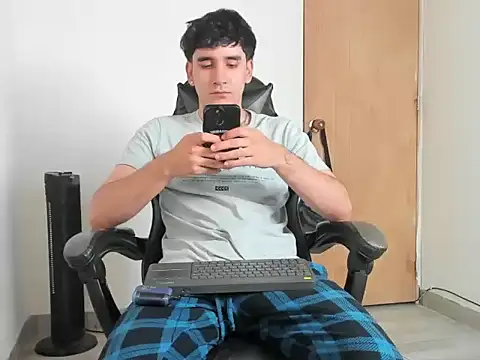 leo030809 online show from May 7, 5:51 pm