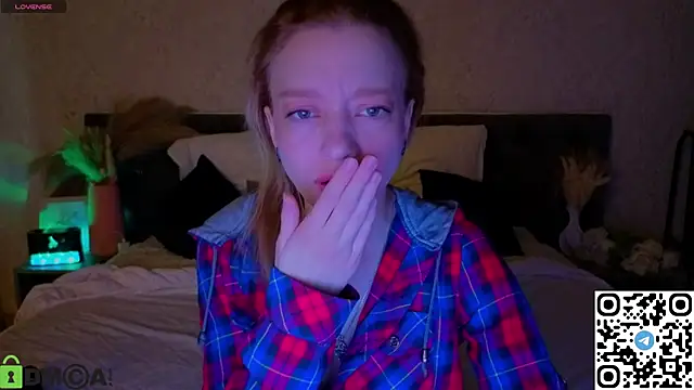 Michelle Blond online show from April 27, 1:03 am