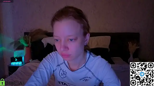 Michelle Blond online show from April 28, 1:04 am
