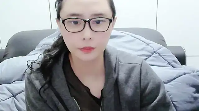 yourz tw online show from March 7, 8:13 am