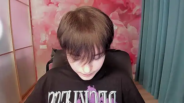 EmiliaYours online show from December 22, 9:33 am