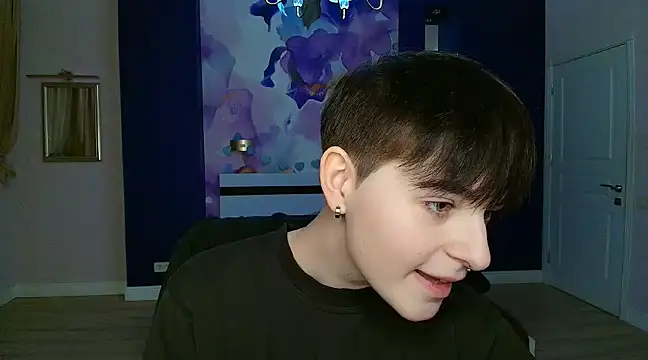 EmiliaYours online show from December 23, 3:33 pm