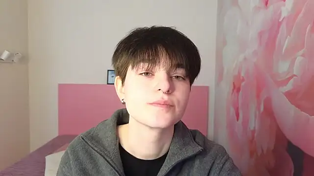 EmiliaYours online show from February 8, 12:50 pm