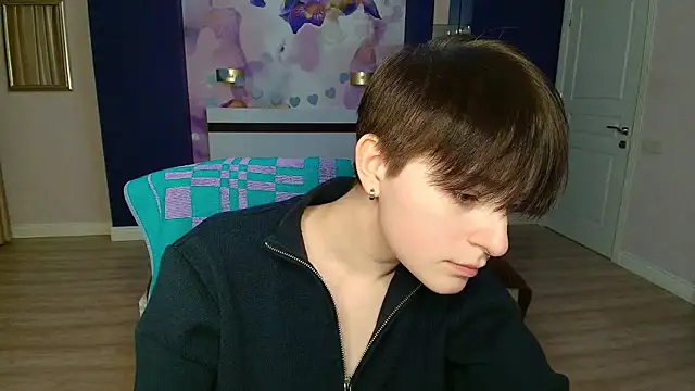 EmiliaYours online show from February 10, 4:25 pm