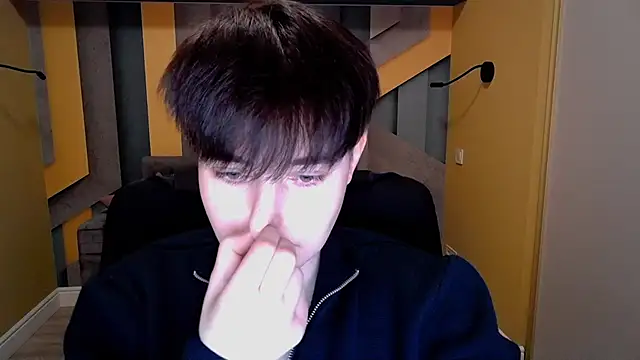 EmiliaYours online show from March 3, 1:20 pm