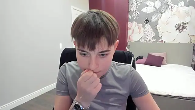 EmiliaYours online show from September 21, 1:57 pm