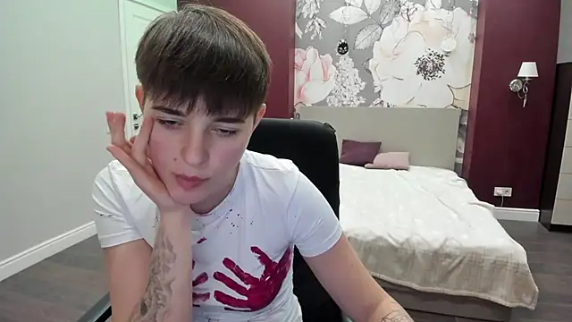 EmiliaYours online show from November 3, 2:40 pm