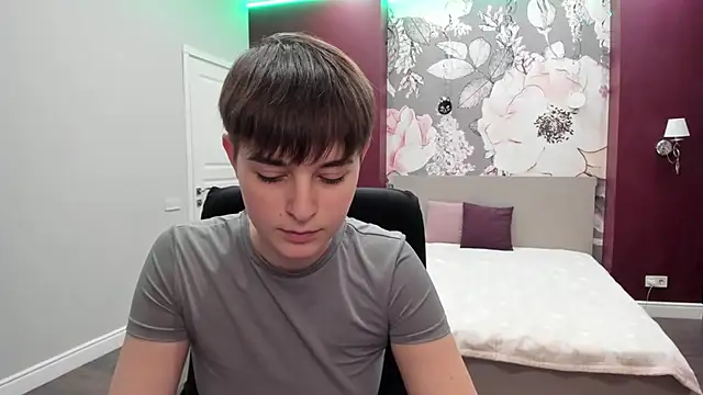 EmiliaYours online show from November 11, 3:01 pm