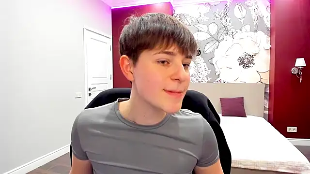 EmiliaYours online show from February 20, 3:01 pm