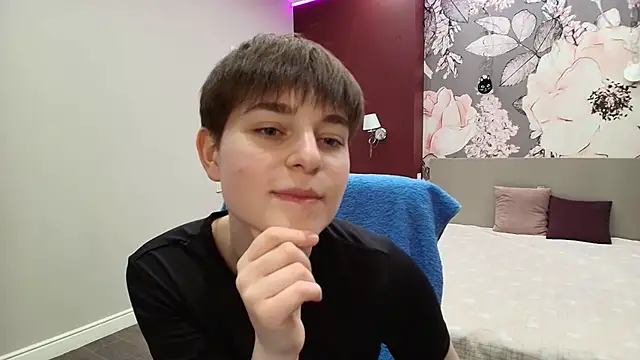 EmiliaYours online show from March 30, 2:18 pm