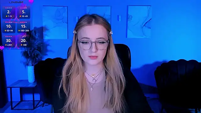 Snapshot of luna_berryy chatting on March 14, 8:25 pm luna berryy online show from March 14, 8:25 pm