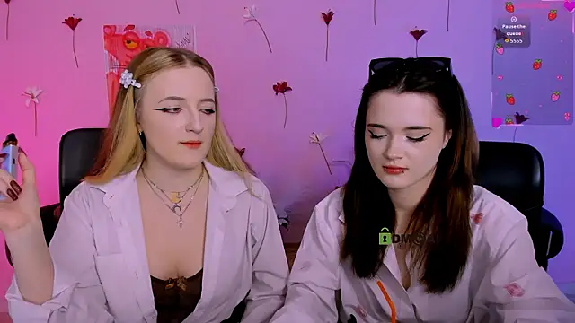 Snapshot of luna_berryy chatting on March 28, 9:14 pm luna berryy online show from March 28, 9:14 pm