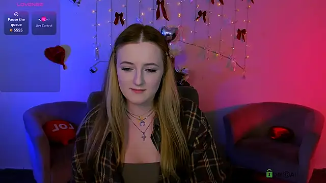 luna berryy online show from May 12, 7:11 pm