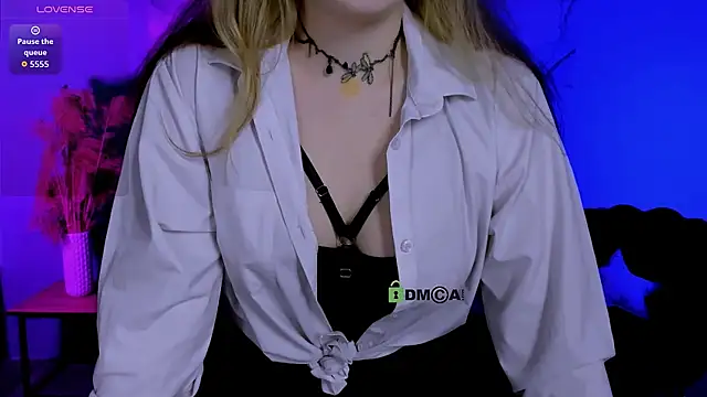 luna berryy online show from May 15, 7:21 pm