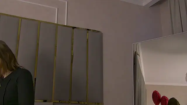 Snapshot of JennyPortman chatting on February 18, 1:55 pm JennyPortman online show from February 18, 1:55 pm