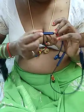 Snapshot of sweety_telugupilla chatting on January 6, 10:30 am sweety telugupilla online show from January 6, 10:30 am