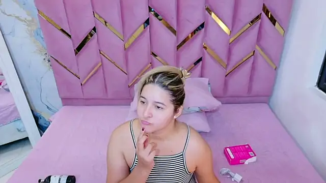 Snapshot of collegepawglovedaddy chatting on April 1, 7:44 pm collegepawglovedaddy online show from April 1, 7:44 pm