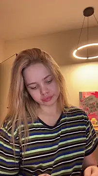 Snapshot of SIlviaBeyt chatting on March 24, 10:04 pm SIlviaBeyt online show from March 24, 10:04 pm