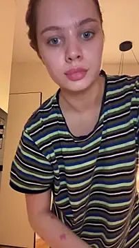 Snapshot of SIlviaBeyt chatting on March 25, 10:05 pm SIlviaBeyt online show from March 25, 10:05 pm