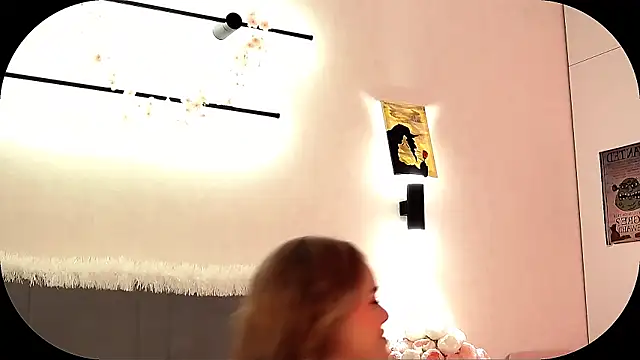 Snapshot of SIlviaBeyt chatting on April 5, 8:06 pm SIlviaBeyt online show from April 5, 8:06 pm