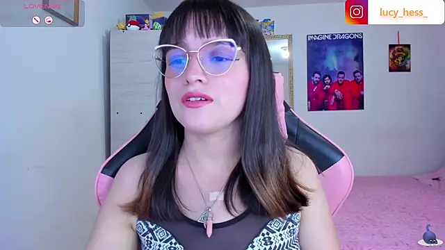 Snapshot of Lucyy-hess chatting on June 19, 6:56 pm Lucyy-hess online show from June 19, 6:56 pm