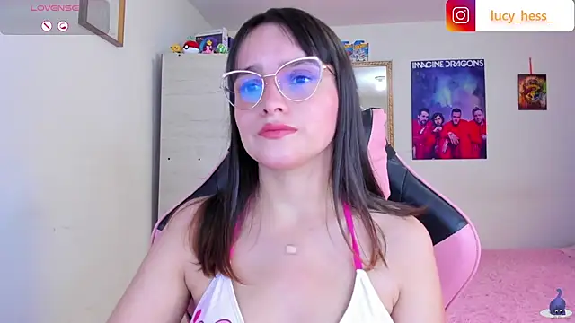 Snapshot of Lucyy-hess chatting on June 23, 5:00 pm Lucyy-hess online show from June 23, 5:00 pm