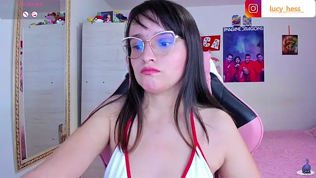 Snapshot of Lucyy-hess chatting on July 9, 5:50 pm Lucyy-hess online show from July 9, 5:50 pm