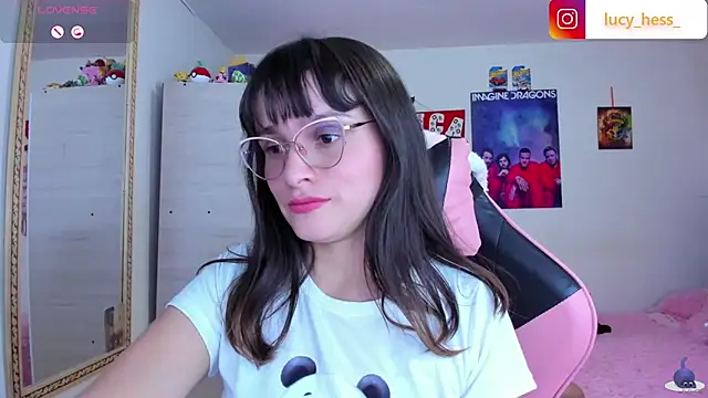 Snapshot of Lucyy-hess chatting on July 15, 9:53 pm Lucyy-hess online show from July 15, 9:53 pm