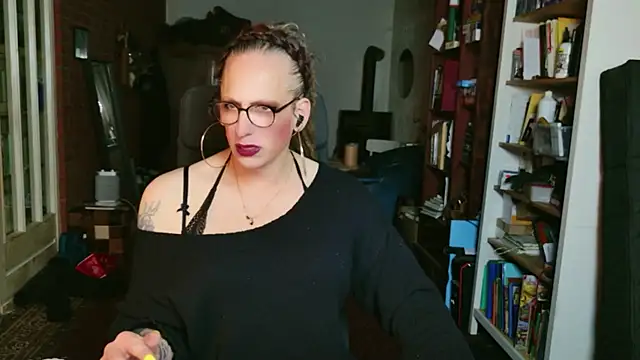 MaxiEmily online show from October 25, 12:51 am