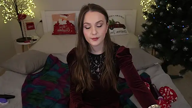 Snapshot of VeronikaVel chatting on December 14, 2:45 am VeronikaVel online show from December 14, 2:45 am