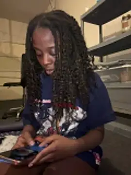 choclatepeaach online show from December 20, 6:42 am