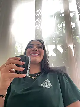 Snapshot of mallie_quinn chatting on December 12, 4:43 pm mallie quinn online show from December 12, 4:43 pm