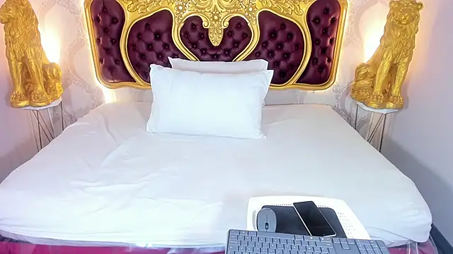 KendralHolson online show from October 19, 4:35 am