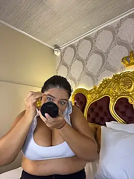 KendralHolson online show from July 3, 4:41 am