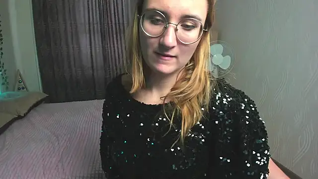 Snapshot of Miss_Elsa_ chatting on December 4, 6:00 am Miss Elsa online show from December 4, 6:00 am