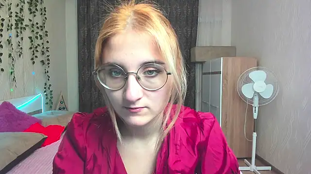 Snapshot of Miss_Elsa_ chatting on December 12, 2:48 am Miss Elsa online show from December 12, 2:48 am