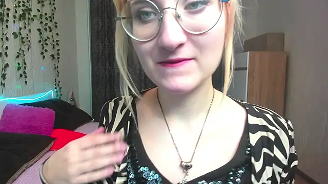 Snapshot of Miss_Elsa_ chatting on December 23, 2:56 am Miss Elsa online show from December 23, 2:56 am