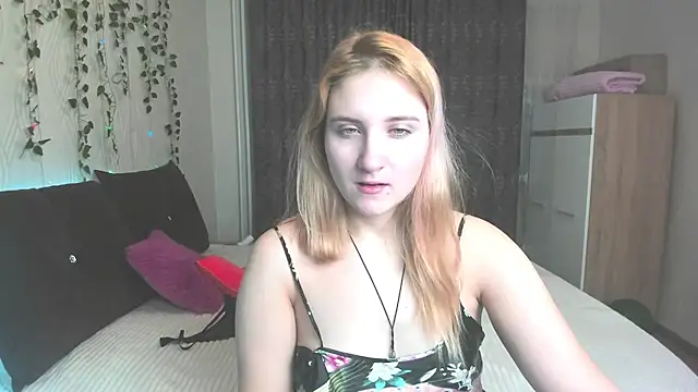 Snapshot of Miss_Elsa_ chatting on February 11, 2:35 am Miss Elsa online show from February 11, 2:35 am