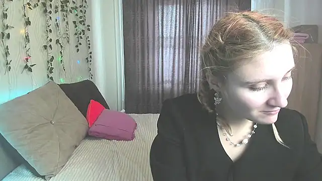 Snapshot of Miss_Elsa_ chatting on February 12, 7:44 am Miss Elsa online show from February 12, 7:44 am