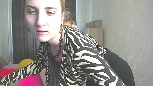 Snapshot of Miss_Elsa_ chatting on February 14, 3:43 am Miss Elsa online show from February 14, 3:43 am