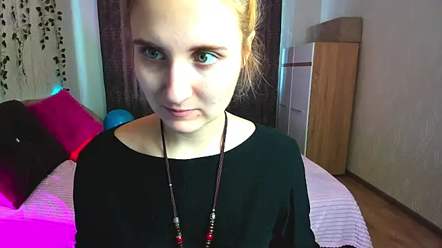 Snapshot of Miss_Elsa_ chatting on February 15, 3:52 am Miss Elsa online show from February 15, 3:52 am