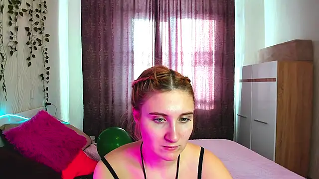 Snapshot of Miss_Elsa_ chatting on February 15, 6:55 am Miss Elsa online show from February 15, 6:55 am