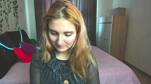 Snapshot of Miss_Elsa_ chatting on February 22, 4:07 am Miss Elsa online show from February 22, 4:07 am