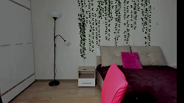 Snapshot of Miss_Elsa_ chatting on October 13, 1:11 pm Miss Elsa online show from October 13, 1:11 pm